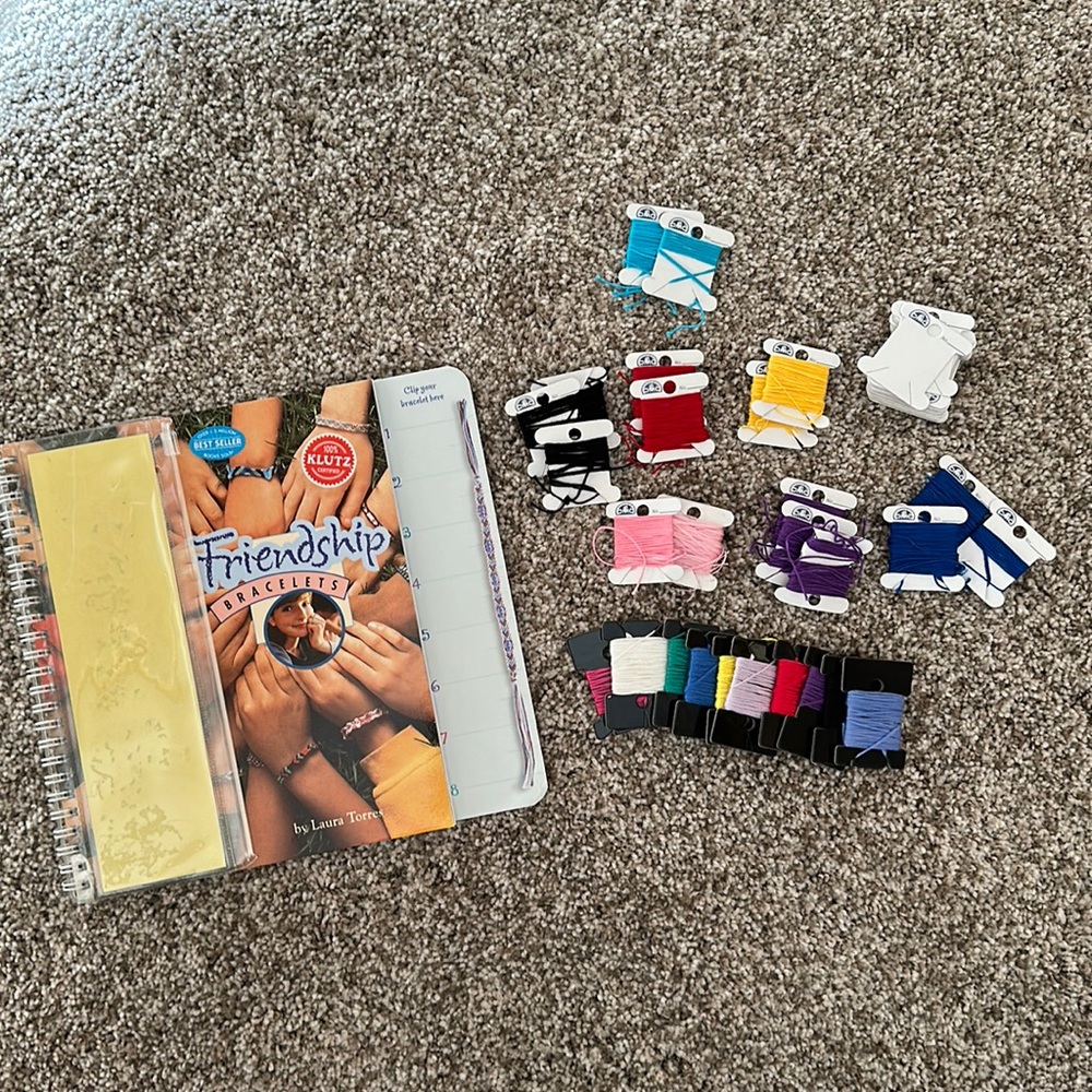 Friendships Bracelet Book + String (“Floss”)